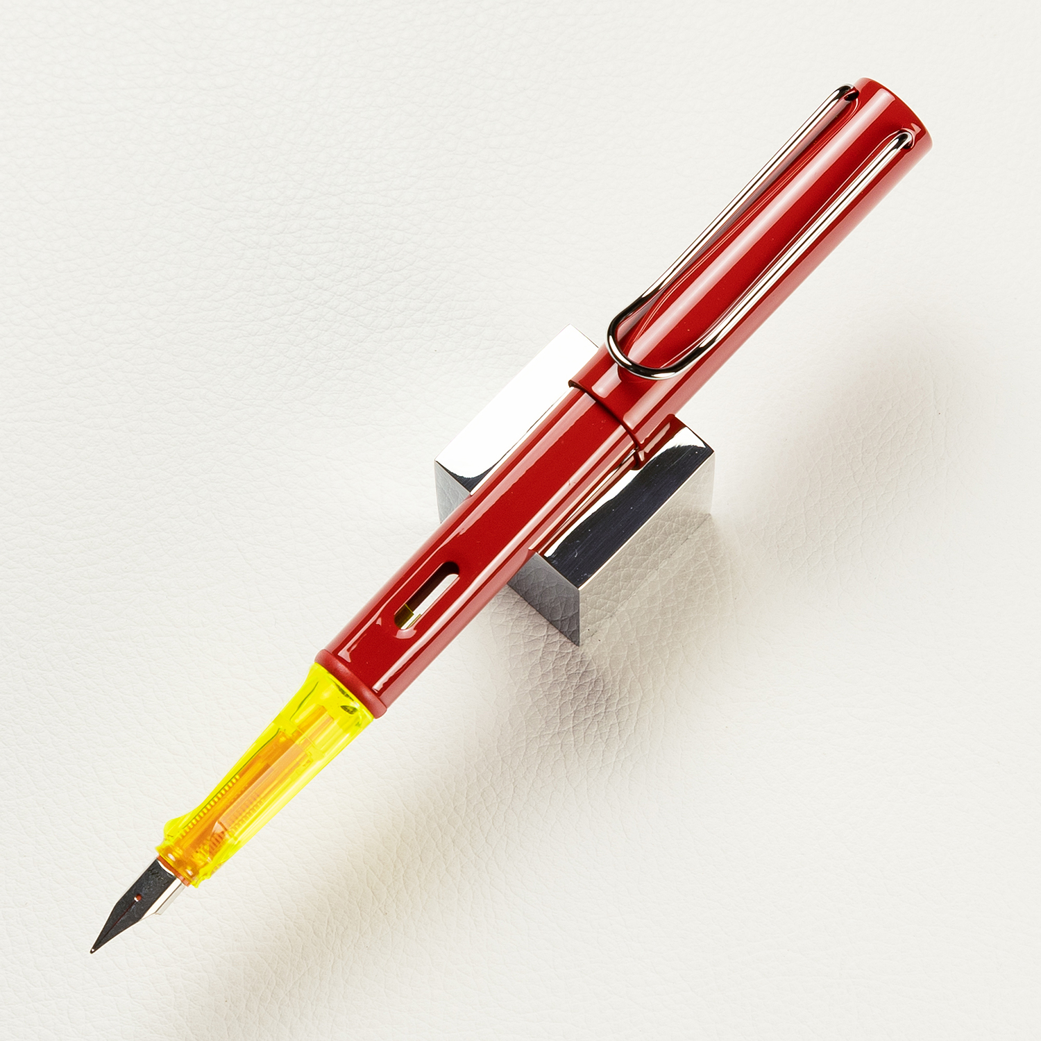 これはアイアンマン？ LAMY アルスター 限定グロッシーレッド 